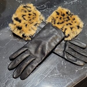 Elegant Black Leather Gloves with Faux Fur Trim